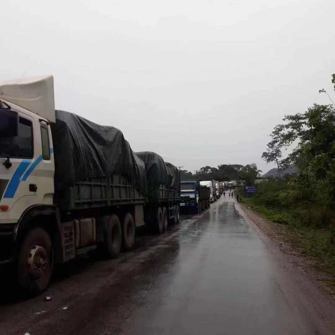 关口暴雨导致时效延误